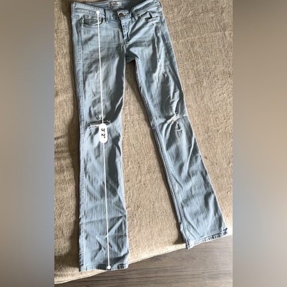 HOLISTER Low Rise Boot Cut Mild Distress Light Wash Jeans Junior Size 5R - 27x33 - Picture 7 of 10